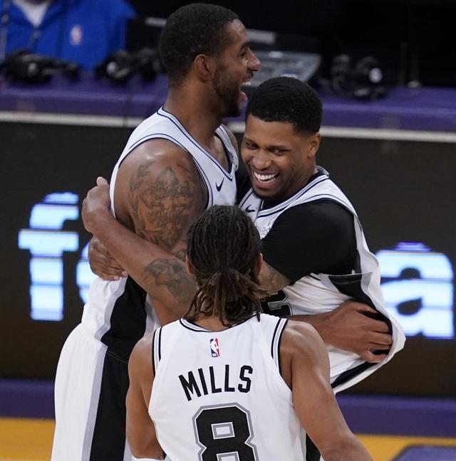 吸引更多年 吸引更多年